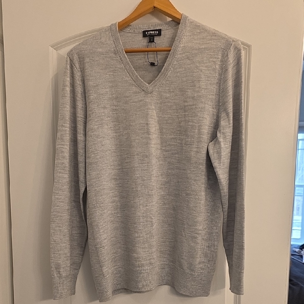 Express Men’s Light Gray V-Neck Sweater